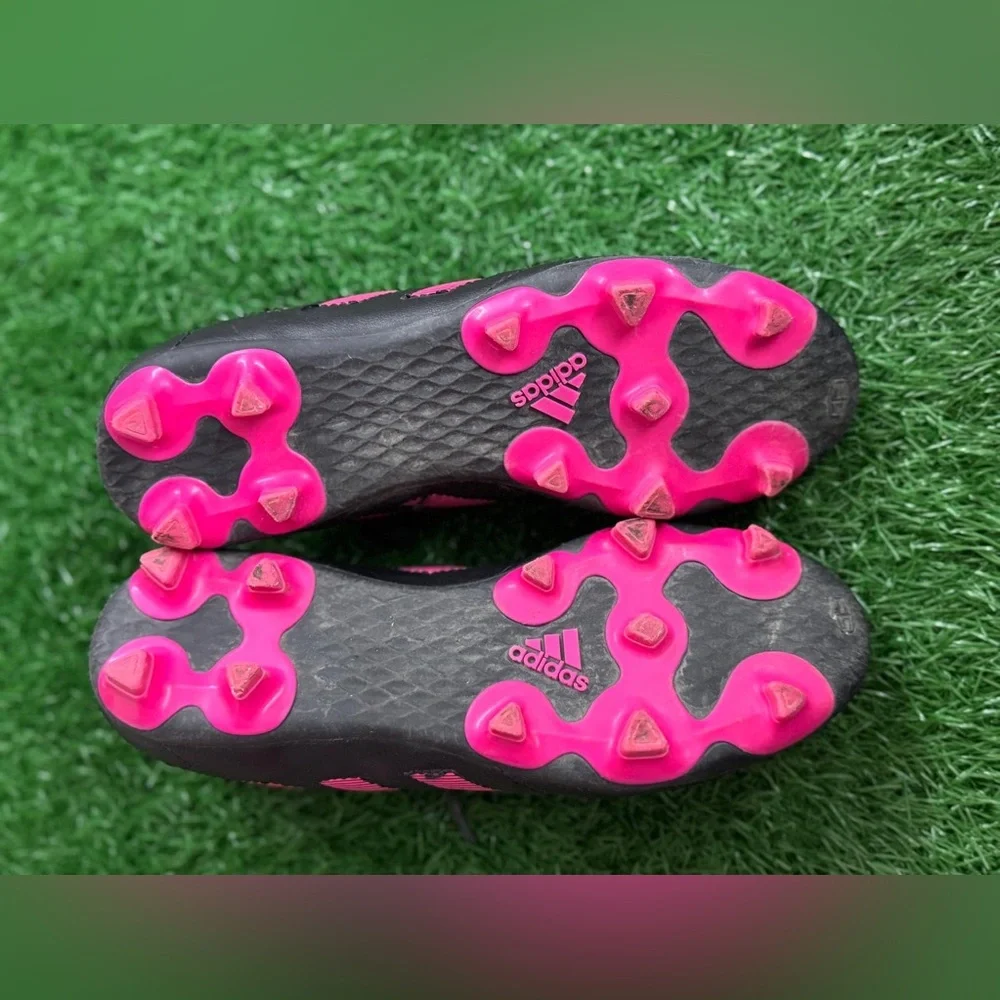 Adidas Black and Pink‎ Athletic Cleats Size 3.5